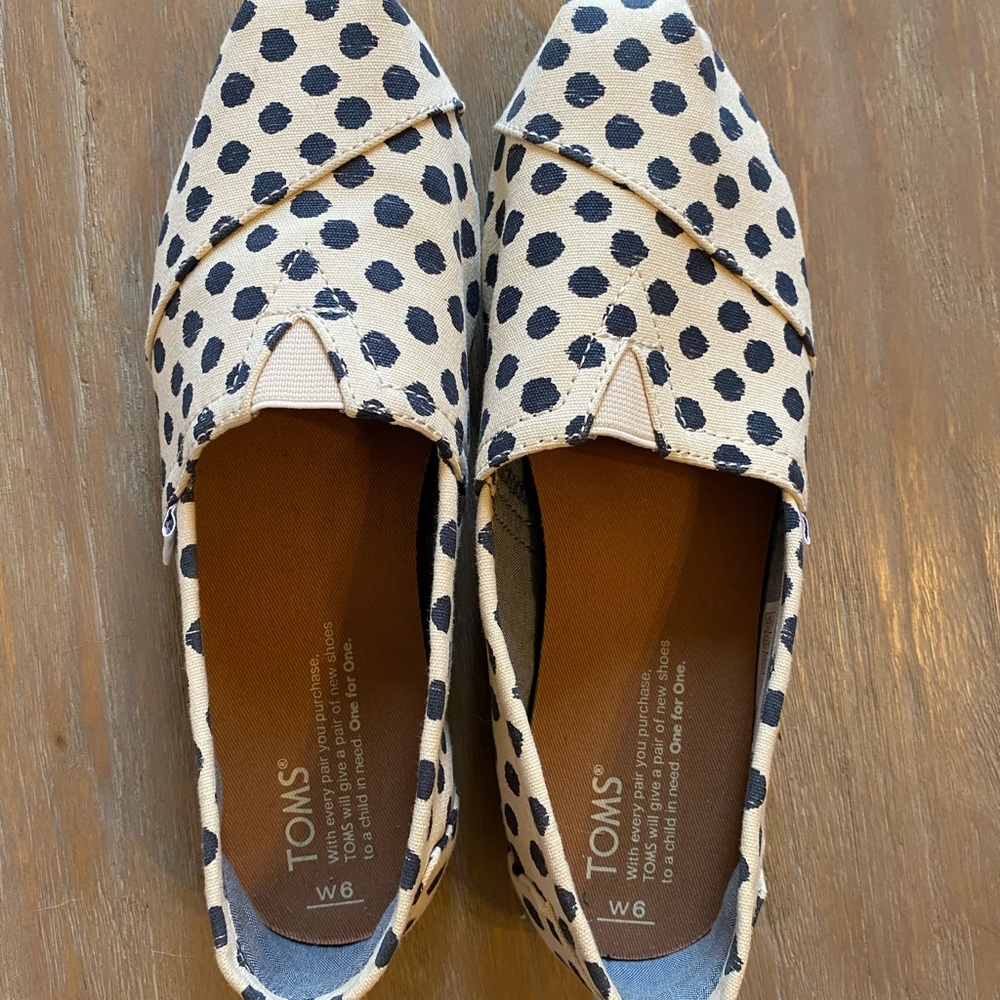 TOMS - Never worn!